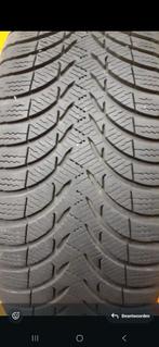 Michelin winterbanden op velg 215/55 R16, Autos : Pièces & Accessoires, Pneus & Jantes, Pneus et Jantes, Véhicule de tourisme