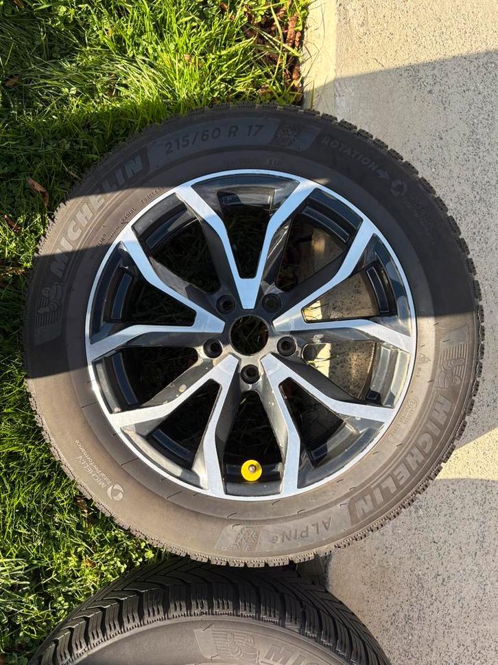 Kit pneus hiver Nissan Qashqai 215/60/R17 96H, Auto-onderdelen, Banden en Velgen, Banden en Velgen, Winterbanden, 17 inch, 215 mm