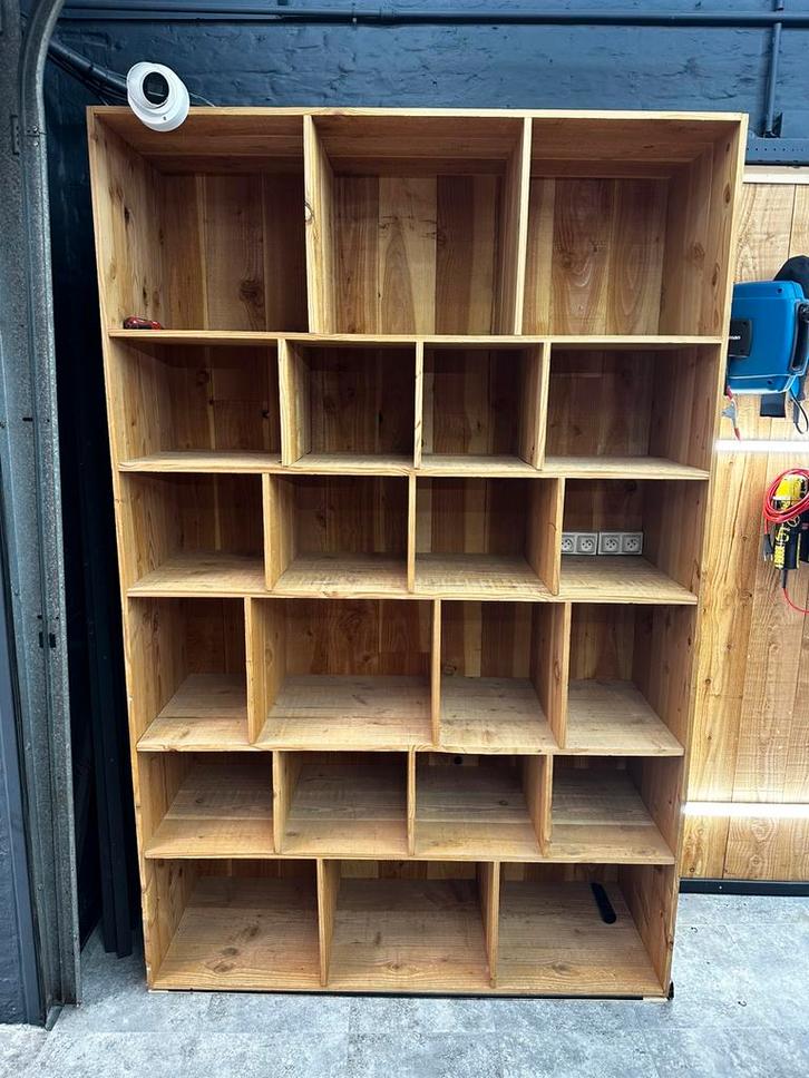 Houten wandkast, Huis en Inrichting, Kasten | Boekenkasten, Zo goed als nieuw, Ophalen