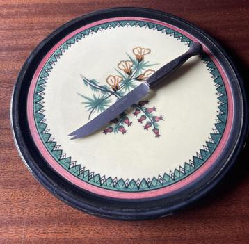Assiette à fromage et son couteau, Enlèvement ou Envoi, Comme neuf
