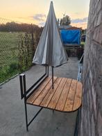 Hangende balkontafel. Incl parasol, incl 2 opklapstoelen met, Tuin en Terras, Tuinsets en Loungesets, Ophalen, Zo goed als nieuw