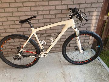 Montaibike Felt 100%carbonne , Boîtier de pedalier Abîmé  beschikbaar voor biedingen