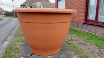 Bloempotten kunstof terracotta kleur beschikbaar voor biedingen