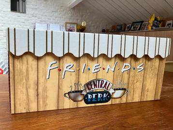 Volledige Friends DVD-verzamelbox in goede staat beschikbaar voor biedingen