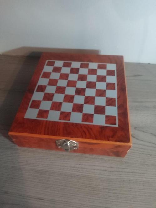 Mini jeu ECHECS spécial => pièces + accessoires VIN, Hobby & Loisirs créatifs, Jeux de société | Jeux de plateau, Comme neuf, Jeu de voyage