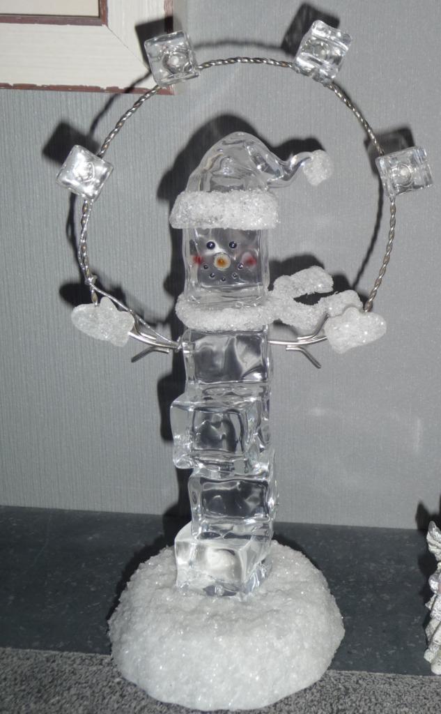 Kerstdecoratie : sneeuwman van ijsblokjes, Diversen, Kerst, Zo goed als nieuw, Ophalen of Verzenden
