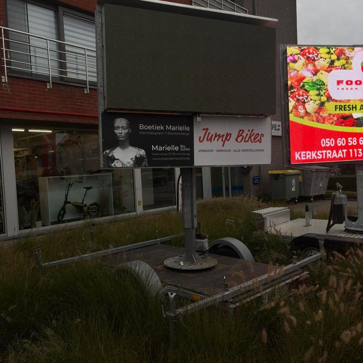 Led scherm op trailer te huur, Audio, Tv en Foto, Projectieschermen, Elektrisch, Ophalen