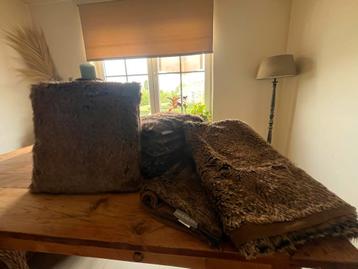 4 kussens en 2 plaids, als nieuw, Long Island beschikbaar voor biedingen