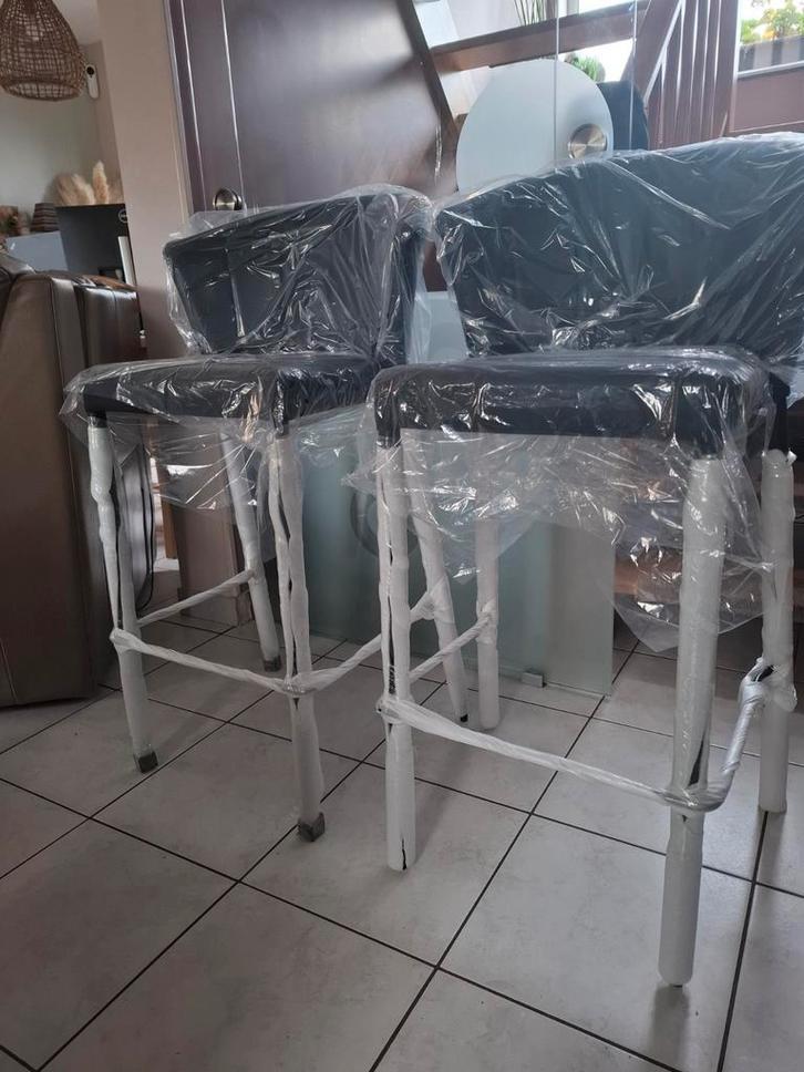 2 tabourets neuf en cuir noir, Huis en Inrichting, Barkrukken, Zo goed als nieuw, Leer, Metaal, 2 krukken, Ophalen