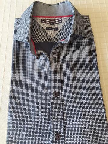 CHEMISE HOMME TOMMY HILFIGER// NEW YORK FIT / NOUVEAU  disponible aux enchères