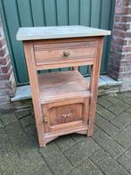 Antiek nachtkastje, Enlèvement