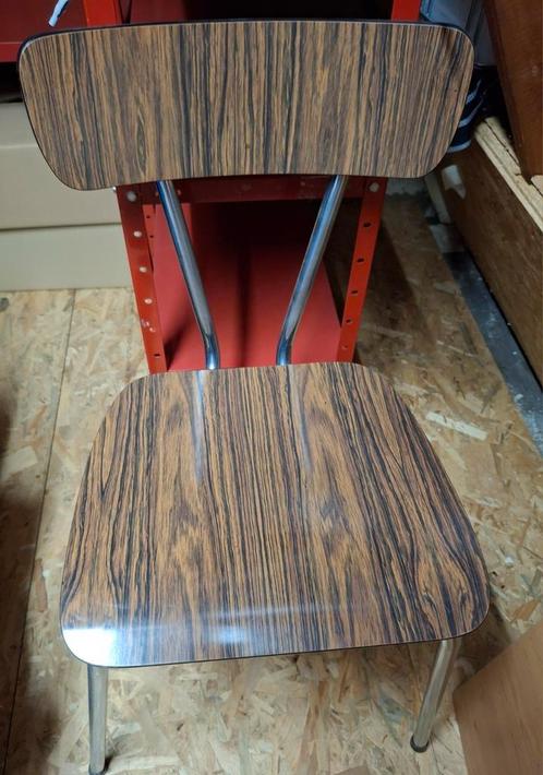 3 stoelen + tafel, Huis en Inrichting, Stoelen, Gebruikt, Drie, Kunststof, Bruin, Ophalen
