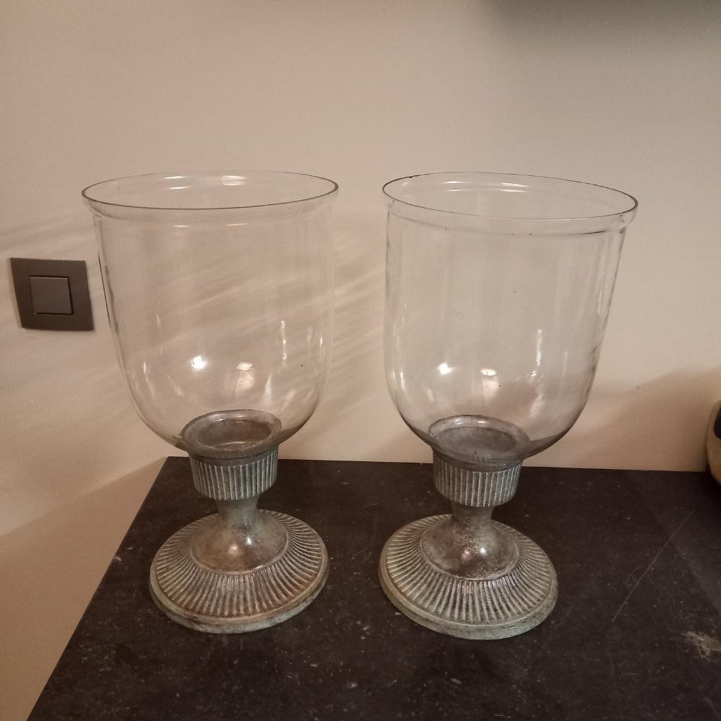 2x Windlicht op  metalen voet, Maison & Meubles, Accessoires pour la Maison | Bougeoirs & Bougies, Comme neuf, Chandelier, Bleu