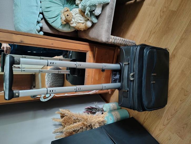 Hugo Boss Koffer – Hoogwaardige zakelijke reiskoffer, Handtassen en Accessoires, Koffers, Ophalen of Verzenden