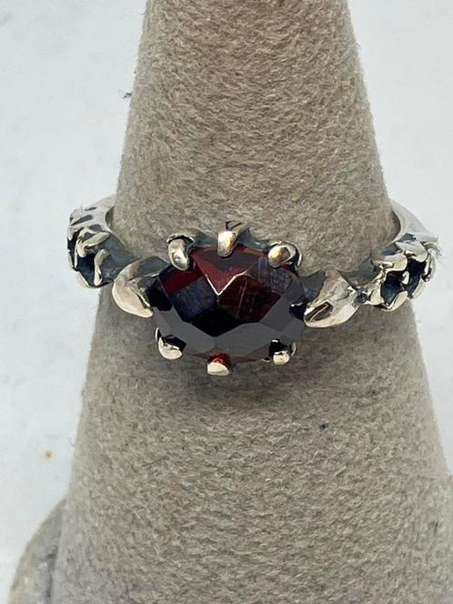 Handgemaakte zilveren ring - Unisex met uniek design maat 25, Handtassen en Accessoires, Ringen, Nieuw, Dame, 20 of groter, Rood