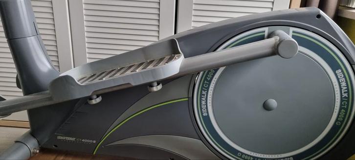 Flow Fitness SIDE WALK CT4000G, Sports & Fitness, Appareils de fitness, Comme neuf, Vélo elliptique, Bras, Jambes, Pectoraux, Abdominaux