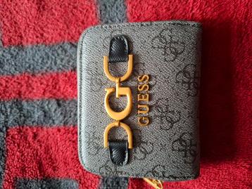 TITULO:
Portefeuille Guess NIEUW

 beschikbaar voor biedingen