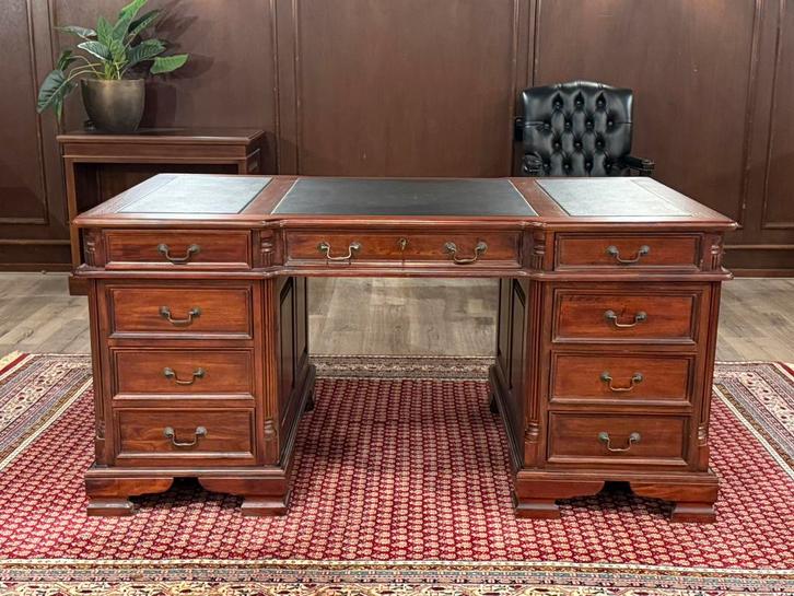 Klassiek Engels bureau #555, Huis en Inrichting, Bureaus, Zo goed als nieuw, Bureau, Ophalen of Verzenden