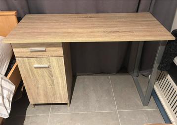 Bureau'tje beschikbaar voor biedingen