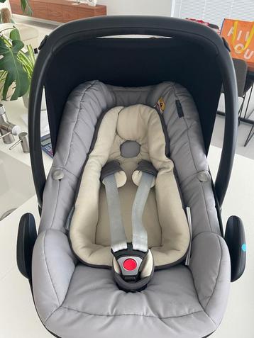 Maxi-Cosi Pebble Pro I-size met alles erop en eraan beschikbaar voor biedingen