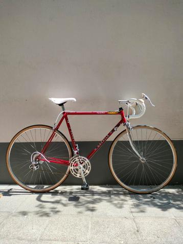Prachtige vintage koersfiets  beschikbaar voor biedingen