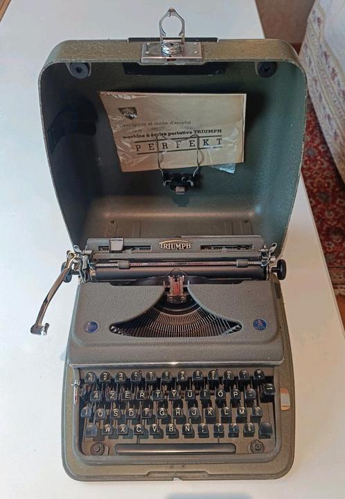 Oude Triumph typemachine in enorm goede staat te koop, Divers, Machines à écrire, Comme neuf, Enlèvement