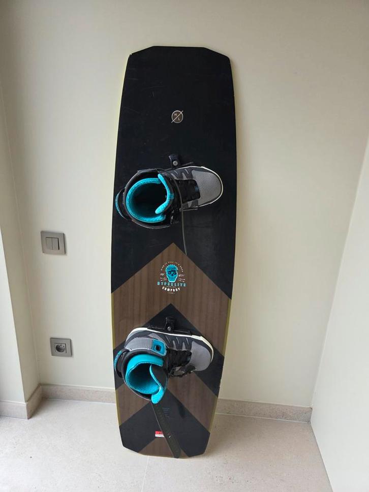 Hypelite ripsaw 142 cable wakeboard met boots, Watersport en Boten, Kitesurfen, Ophalen