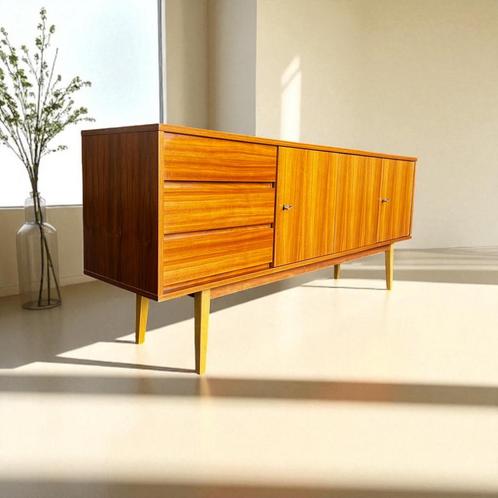 Vintage Scandinavische houten dressoir / kast / buffetkast, Kinderen en Baby's, Kinderkamer | Commodes en Kasten, Kast, Ophalen of Verzenden