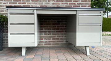 bureau beschikbaar voor biedingen