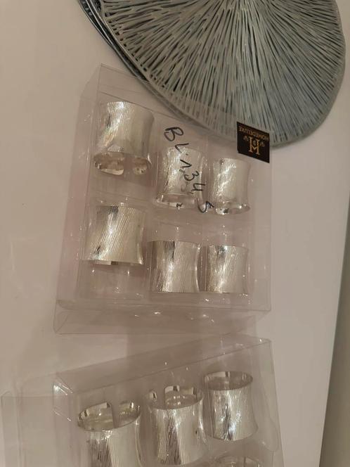 Lot de 12 ronds de serviette couleur argent, Huis en Inrichting, Tafelkleden, Ophalen