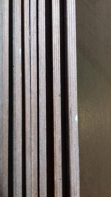 Planken voor het maken van een toog beschikbaar voor biedingen