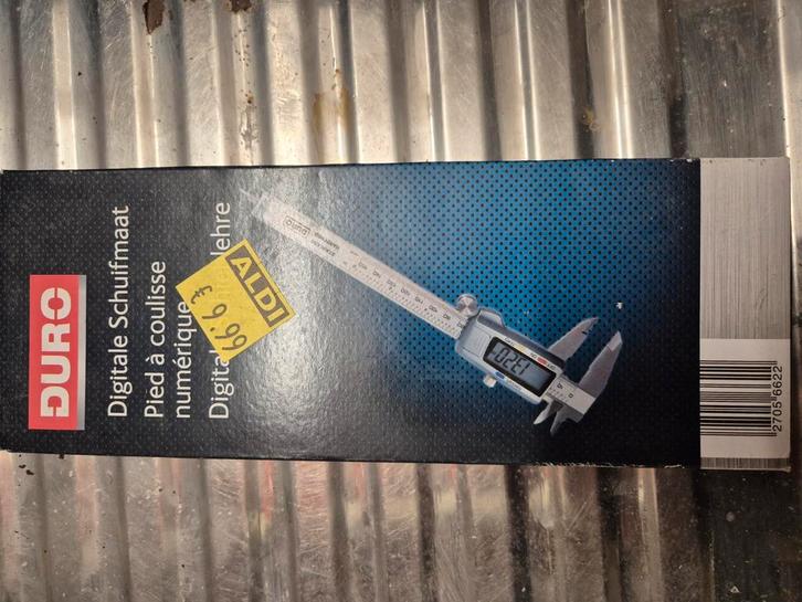 Nieuwe digitale schuifmaat in originele verpakking., Doe-het-zelf en Bouw, Meetapparatuur, Nieuw, Afstand, Ophalen of Verzenden