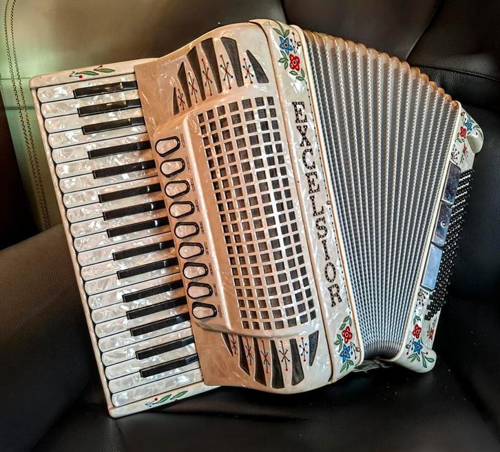 accordeon EXCELSIOR LADY 96 BAS, Muziek en Instrumenten, Accordeons, Nieuw, Toetsaccordeon, 96-bas, Hohner, Met koffer, Met riemen