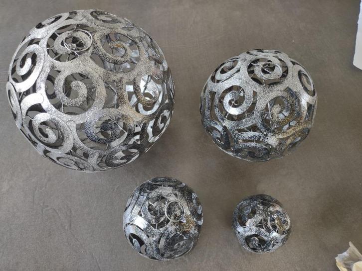 4 decoratieve bollen (zie foto’s & omschrijving), Diversen, Kerst, Ophalen