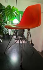 Oranje Vitra Eames DSR stoel, Huis en Inrichting, Ophalen, Zo goed als nieuw, Overige kleuren, Kunststof