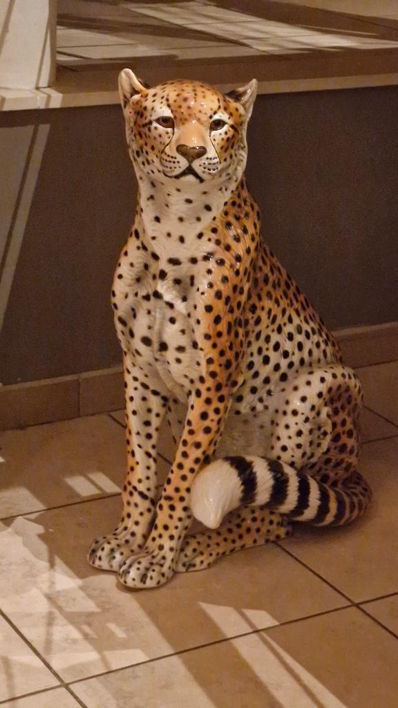 Italiaanse keramische cheetah gesigneerd Ronzan - model 1586, Antiek en Kunst, Antiek | Keramiek en Aardewerk, Ophalen