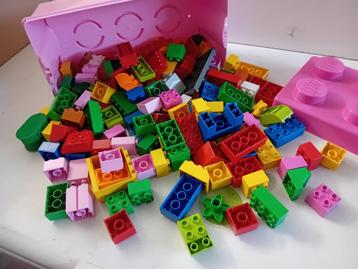Duplo box met 120 Duplo blokken beschikbaar voor biedingen