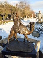 BRONZE SIGNE SUR SOCLE( le cavalier et son dromadaire)., Enlèvement ou Envoi, Bronze