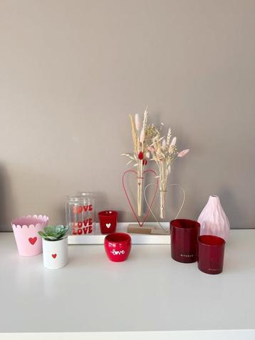 prachtig lot LOVE decoratie beschikbaar voor biedingen