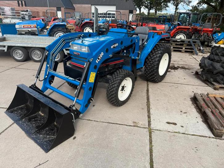 Iseki TA247 met voorlader en Galaxy pro banden, Zakelijke goederen, Machines en Bouw | Tuin, Park en Bosbouw, Overige typen