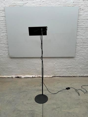 Duna vloerlamp beschikbaar voor biedingen