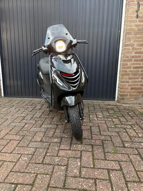 Piaggio zip 2022 brom, Fietsen en Brommers, Scooters | Piaggio, Fly, Ophalen