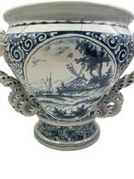 Vase jasmin à anses torsadées bleu blanc Delft ou Nevers, Antiquités & Art, Enlèvement ou Envoi
