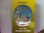 Sai Baba   Over de Bhagavad Gita, Boeken, Godsdienst en Theologie, Overige religies, Ophalen of Verzenden, Gelezen, Sai Baba
