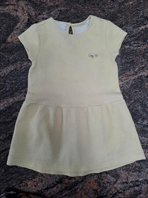 Mt 98 Pastelgeel jurkje met reliëf, Kinderen en Baby's, Kinderkleding | Maat 98, Gebruikt, Meisje, Jurk of Rok, Ophalen of Verzenden