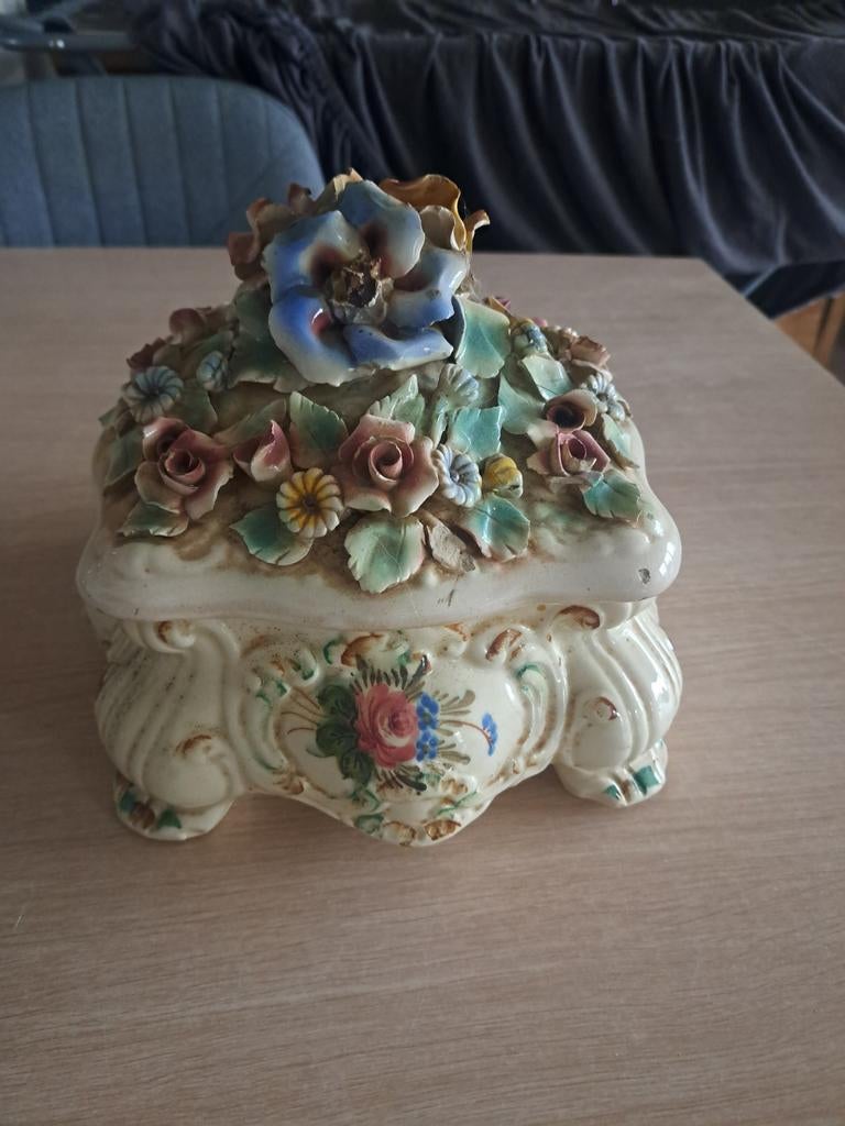 Vintage Italiaanse snoepdoos van keramiek., Antiek en Kunst, Antiek | Porselein, Ophalen of Verzenden