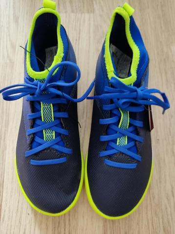Voetbalschoenen - maat 32 beschikbaar voor biedingen