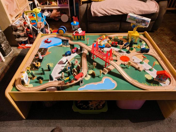 Ensemble Table Circuit de Train en Bois + train à pile, Kinderen en Baby's, Speelgoed | Racebanen, Gebruikt, Racebaan, Handmatig