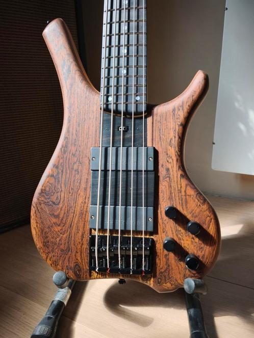 Elwray Basses WN5 Bocote, Muziek en Instrumenten, Snaarinstrumenten | Gitaren | Bas, Zo goed als nieuw, Ophalen