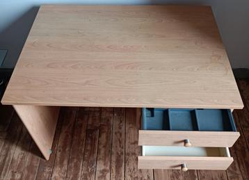 Bureau et servante  beschikbaar voor biedingen